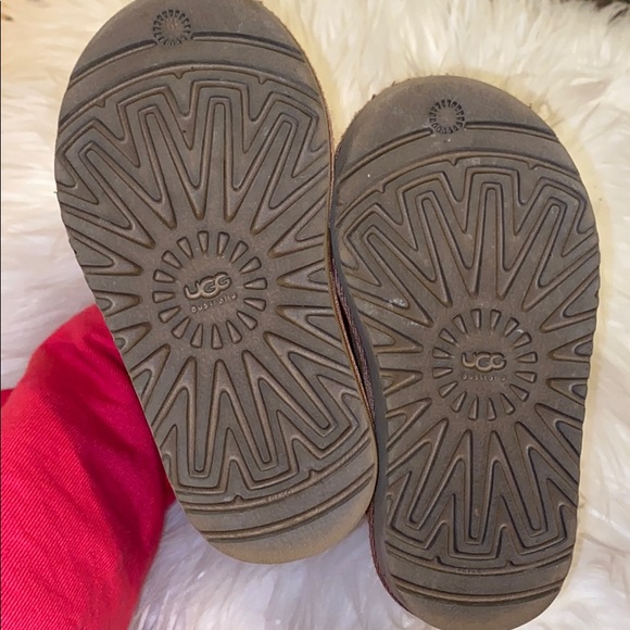 CLASSIC UGGS - Picture 2 of 5